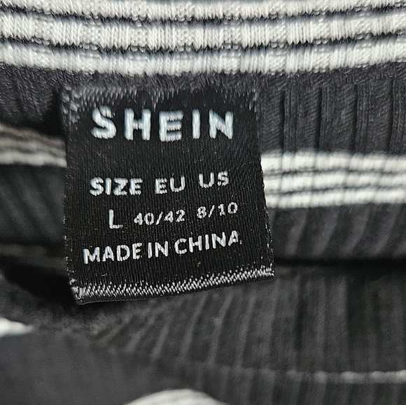 ❤️‍🔥3 for $20: Black and white stripe, body con dress - Picture 3 of 3